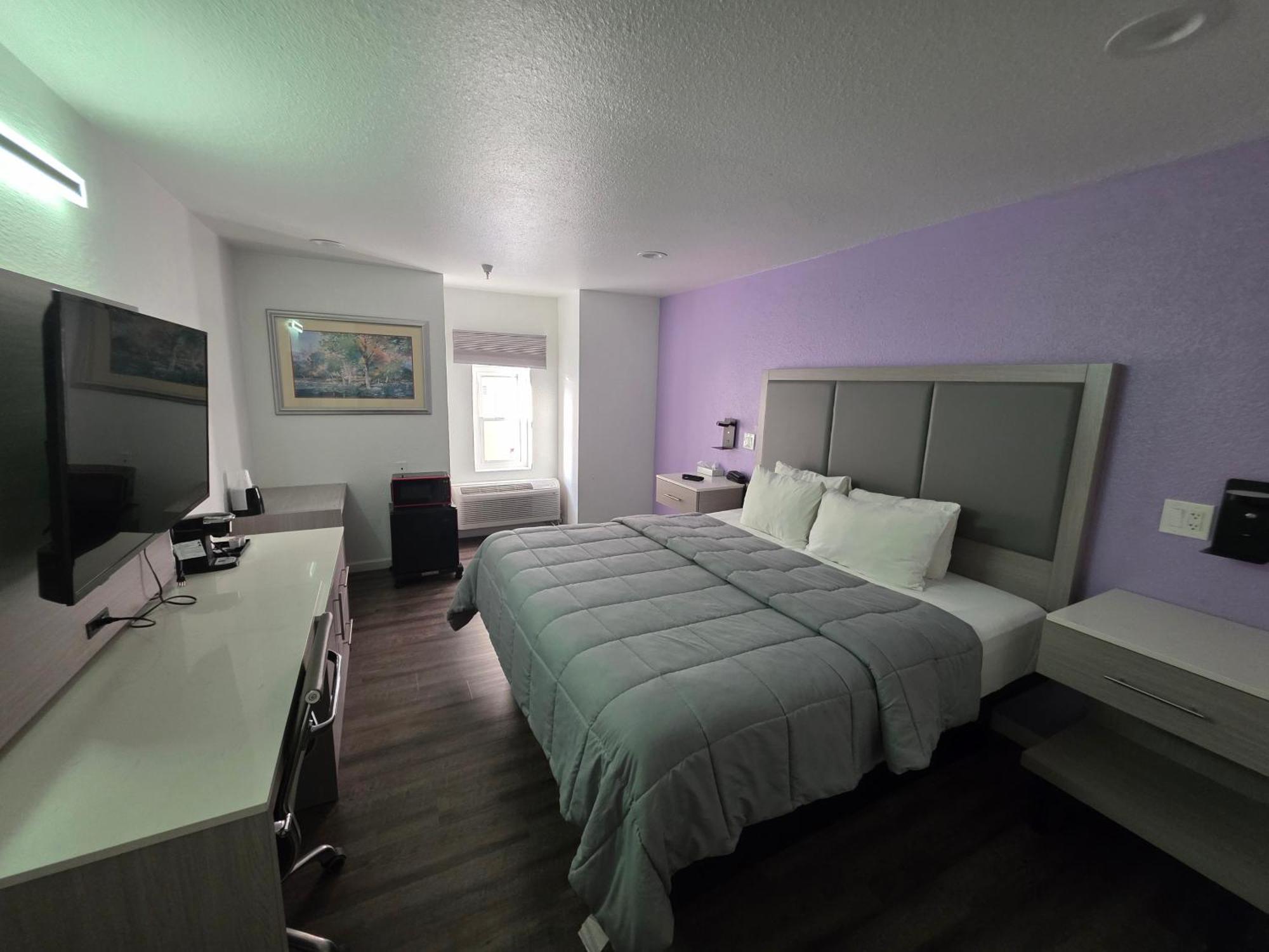 Suite mit Kingsize-Bett mit Whirlpool